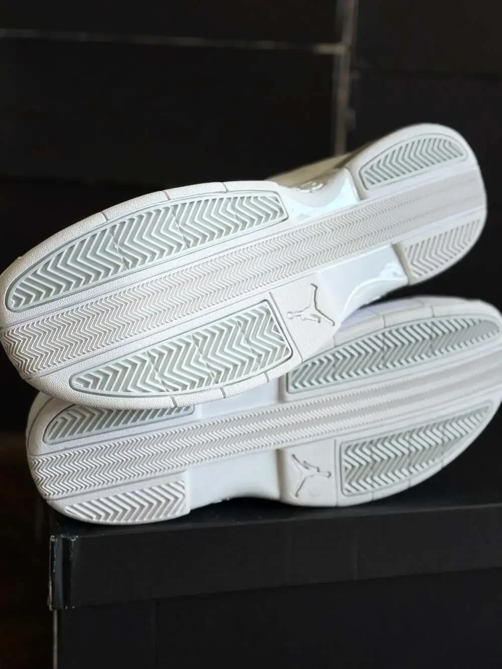 Jordan Team Elite 2 Low Size 12 White Metallic Silver Braves new A01696-100